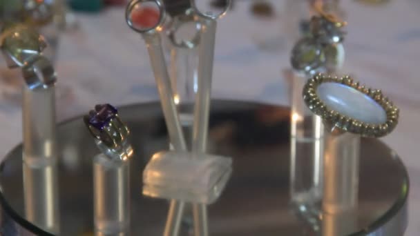 Jewelry on a rotating podium in the show — Stock Video