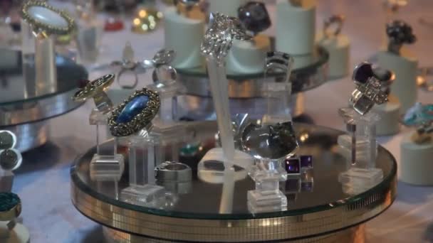 Jewelry on a rotating podium in the show — Stock Video