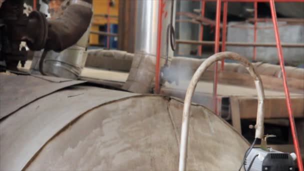 Steam leak from industrial boiler — Stock Video