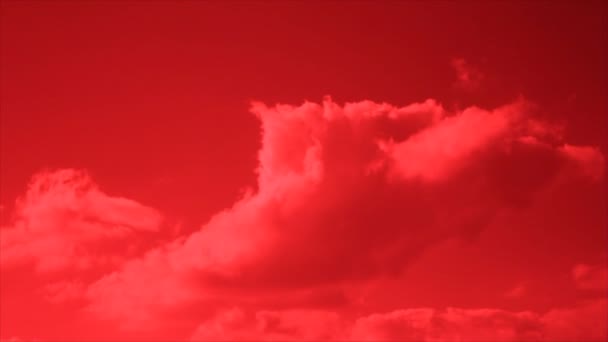 Cielo rosso pallido con nuvole rosa time-lapse — Video Stock