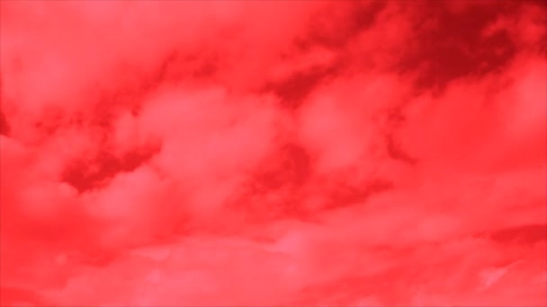Ciel rouge pâle avec nuages roses time-lapse — Video