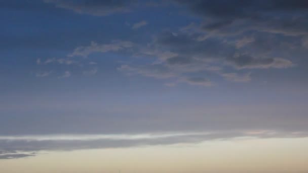 Холодное небо с облаками — стоковое видео