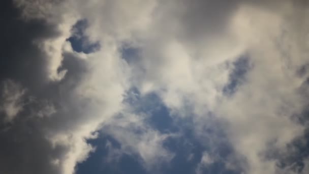 Wolken verwandeln sich in den Himmel — Stockvideo