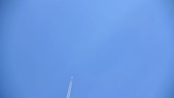 Plane trails crossing against clear blue sky — Stock Video