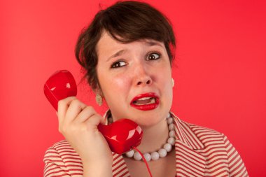 kadın üzgün telefon ile