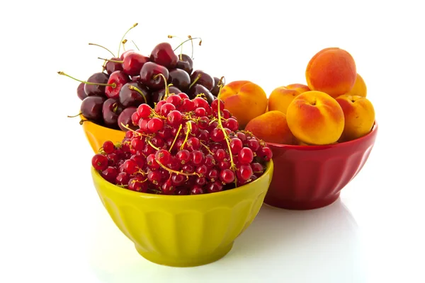 Cuencos franceses con fruta fresca —  Fotos de Stock