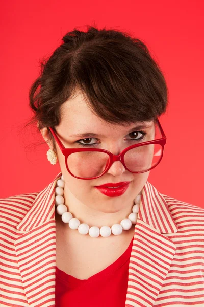 Mujer joven en rojo — Foto de Stock