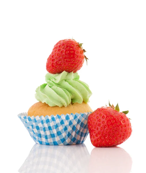 Blauer und grüner Cupcake mit Erdbeeren — Stockfoto