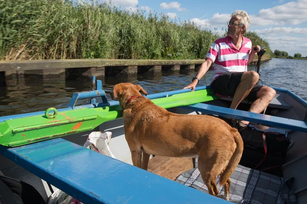 Kanufahren mit Hund — Stockfoto © PixelsAway 74345583
