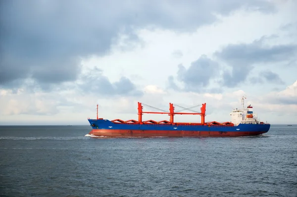 Grande barco de carga — Fotografia de Stock