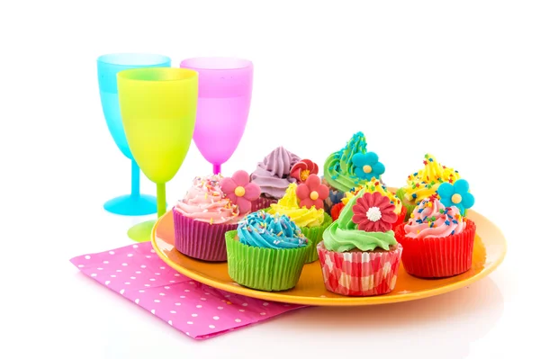 Colorful cupcakes with lemonade — Stock Photo, Image