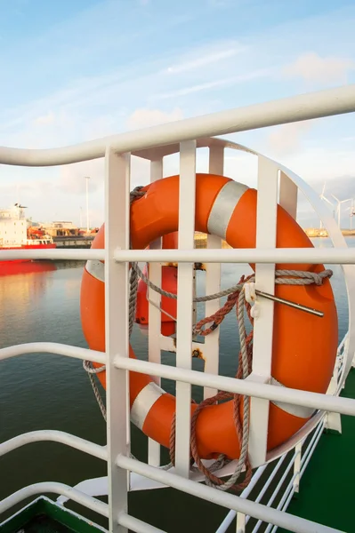 Life buoy on boat in harbor — Stock Photo, Image