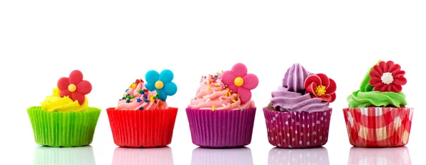 Cupcakes coloridos com flores — Fotografia de Stock