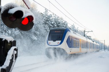 Karda Hollandalı tren