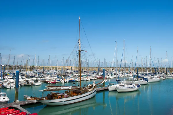 Eiland oleron in Frankrijk met jachten in de haven van — Stockfoto