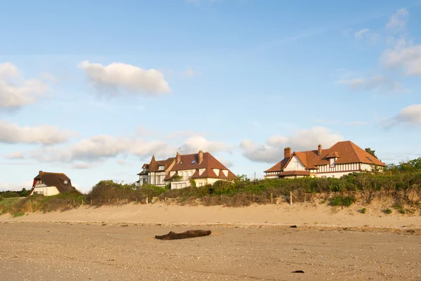 Typische Normandië huizen aan de kust — Stockfoto