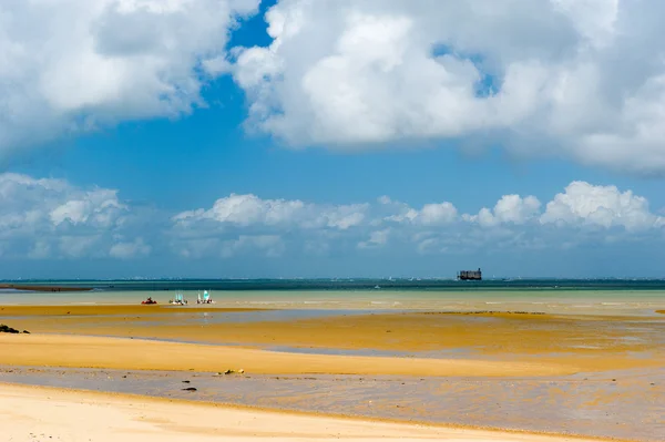 Plage de Boyard-ville avec fort Boyard — Photo