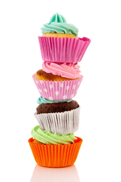 Gestapelde kleurrijke cupcakes — Stockfoto