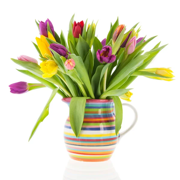 Bouquet tulipes en vase à rayures — Photo