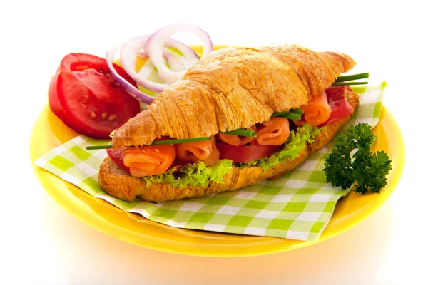 Croissant with salmon and vegetables — Stock Photo, Image