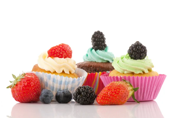 Cupcake alla fragola con frutta fresca — Foto Stock