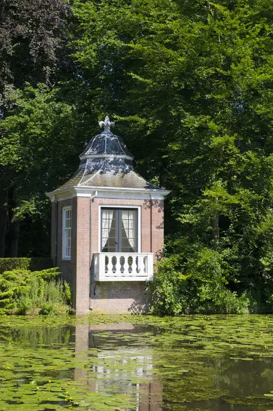 Petite maison de thé près du landhouse — Photo