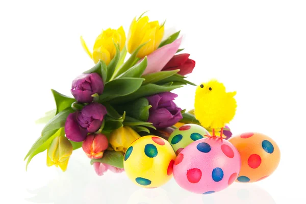 Painted easter eggs with flowers and chick — Stockfoto