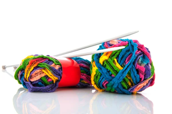Bolas modernas lã com agulhas — Fotografia de Stock