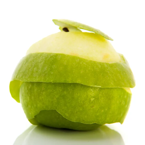 Peeling green apple — Stock Photo, Image