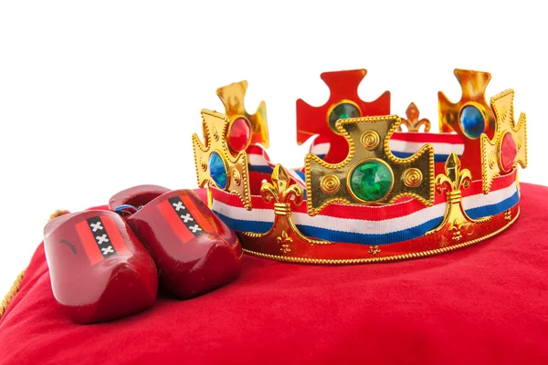 Golden crown on velvet pillow with Dutch flag — Stock Photo, Image