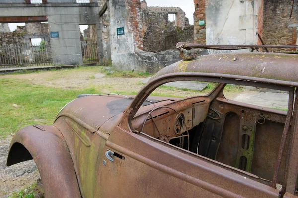 Auto des Arztes in oradour sur glane — Stockfoto