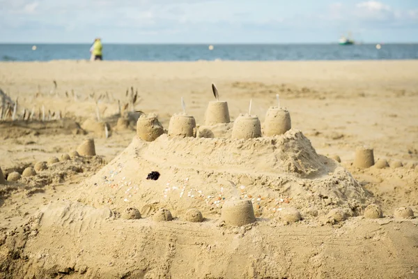 Château de sable à la plage — Photo