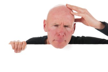 Beyaz tahta ile kel adam