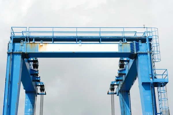 Blauwe dock voor boten — Stockfoto
