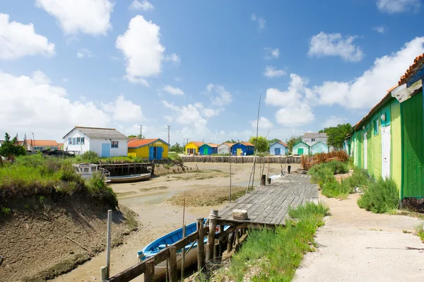 Kleurrijke houten hutten — Stockfoto