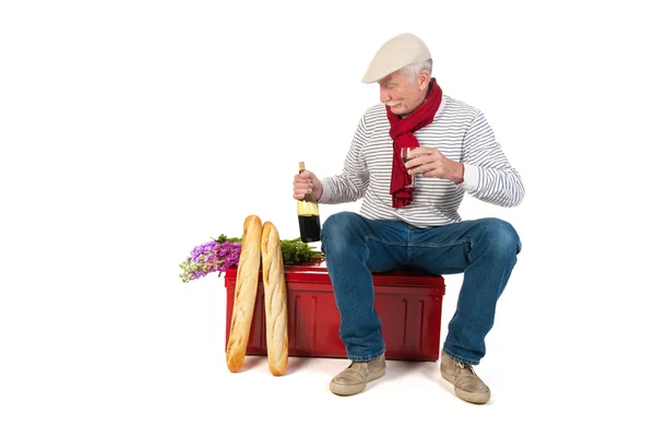 Hombre francés con pan y vino —  Fotos de Stock