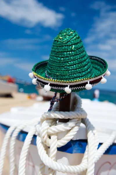 Zielony hiszpański Słomkowy kapelusz na plaży — Zdjęcie stockowe