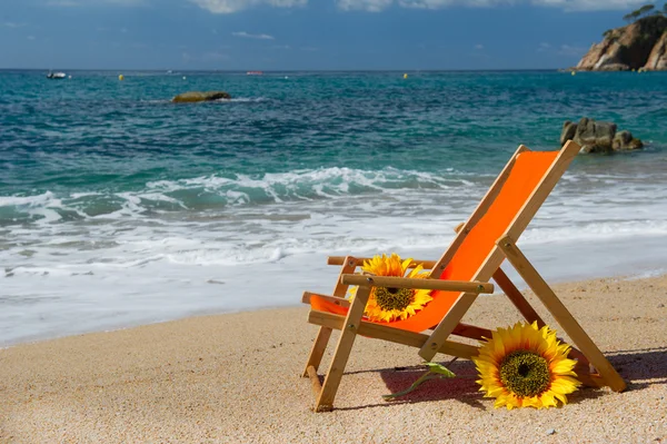 Пустой пляжный стул — стоковое фото