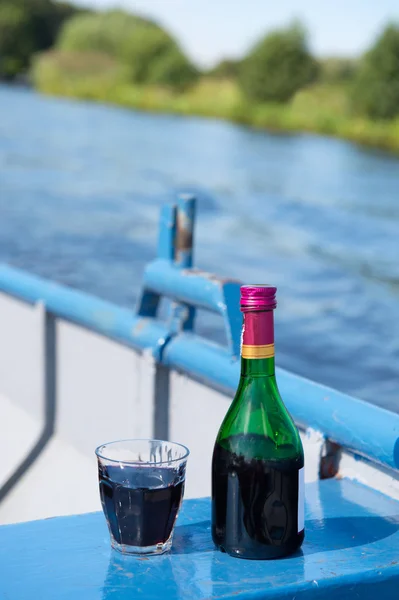 Vinho no barco — Fotografia de Stock