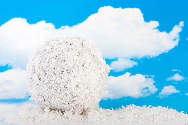 Schneeball isoliert über weißem Hintergrund — Stockfoto