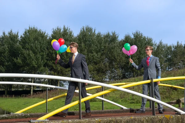 Homens de negócios com balões — Fotografia de Stock