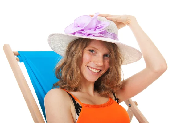 Mujer joven en la playa —  Fotos de Stock