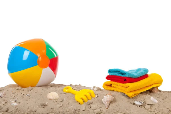 Bola de praia e brinquedos — Fotografia de Stock