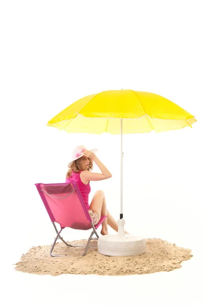 Playa tranquila con mujer en silla — Foto de Stock