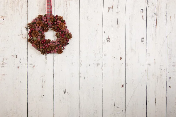 Christmas wreath on wooden wall — Stock Photo, Image