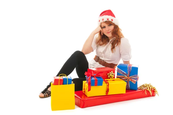 Frau mit vielen Weihnachtsgeschenken — Stockfoto