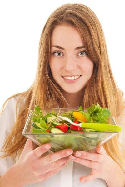 Женщина со свежим салатом для диеты — стоковое фото