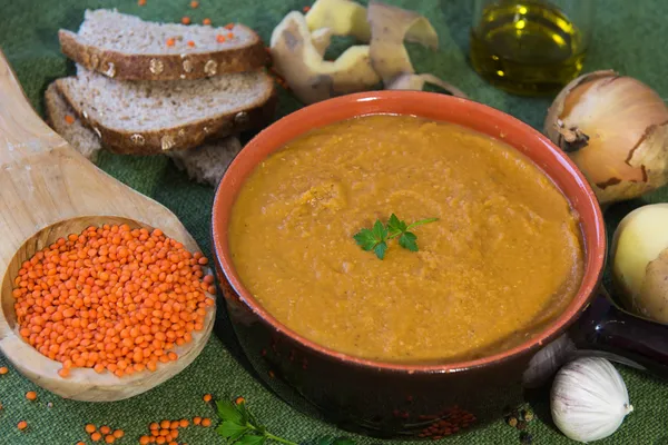 Sopa de lentilha vermelha vegetariana — Fotografia de Stock