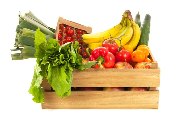 Cajón de madera verduras frescas y frutas —  Fotos de Stock