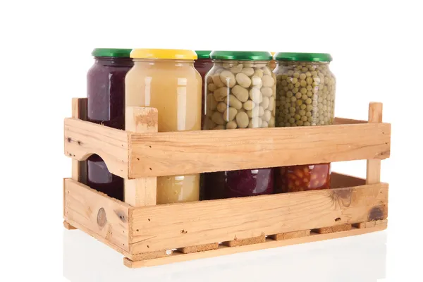 Овощи из деревянного ящика — стоковое фото